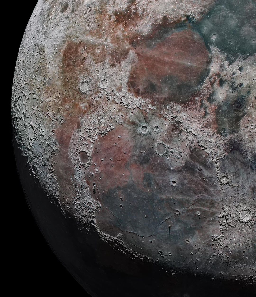 Doctors Want to Drill a 5 Kilometer Hole on the Moon, to Chat Online.